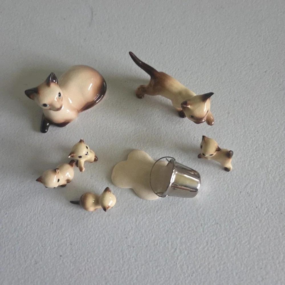 Vintage Hagen Renaker 4 Miniature Siamese Kittens Drinking Milk Mom Dad Family